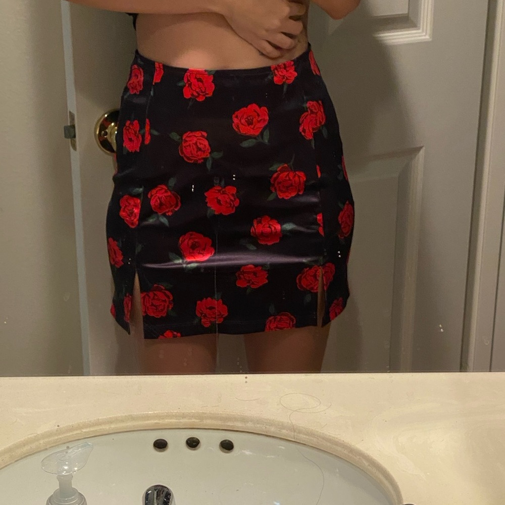 Zida Mini Skirt in Satin Stretch Last Rose Black - Picture 5 of 5